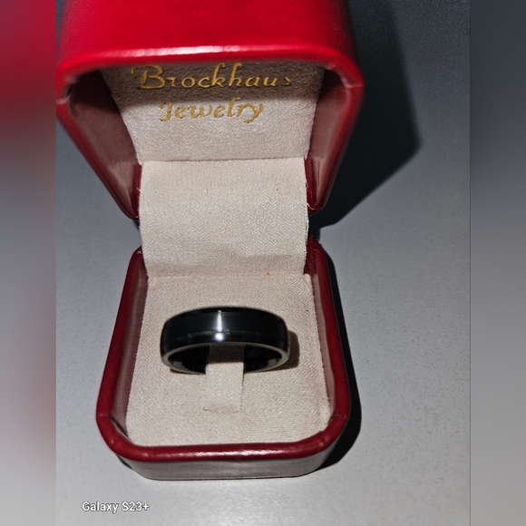 ==Men's tungsten wedding band - Picture 4 of 17